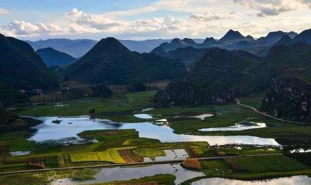 西南一个村的,被称为“最后世外桃源”,进出靠两个溶洞!