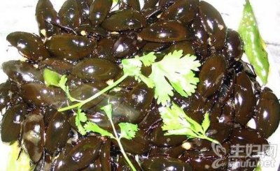 ​极品黑暗料理，水蟑螂，味道还不错！