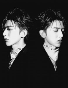 ​行走的荷尔蒙，蔡徐坤禁欲写真，一身肌肉满满的男人范