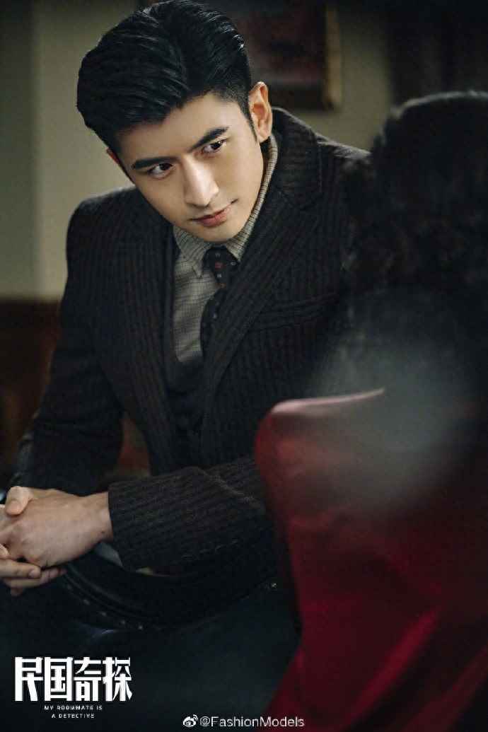 张云龙春日写真来咯,隐约的肌肉线条诱惑,看的人春心萌动