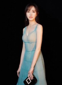 ​明星 唐嫣 放飞自我 性感迷人写真