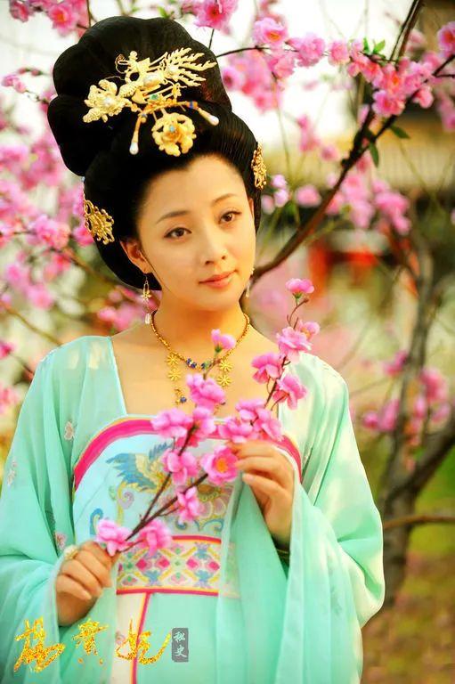 殷桃图片个人资料 ;曾被重庆落马高官“包养三年”?真相来了