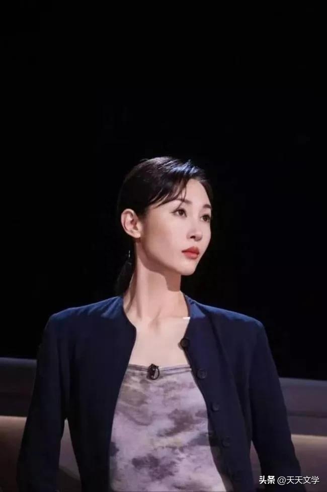 三上春晚的舞者朱洁静个人资料：9岁从三千个孩子中胜出，45分钟练一动作