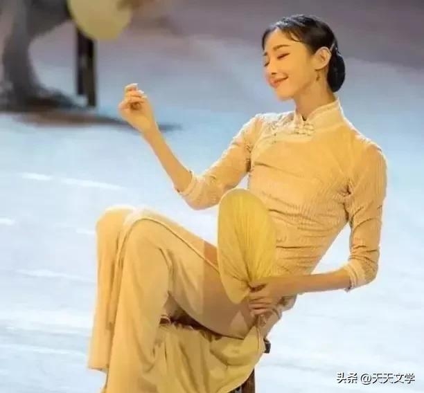 三上春晚的舞者朱洁静个人资料：9岁从三千个孩子中胜出，45分钟练一动作