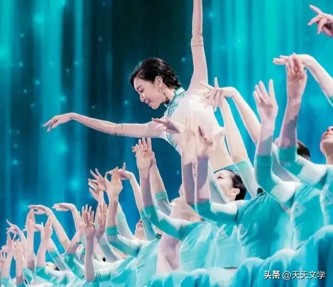 三上春晚的舞者朱洁静个人资料：9岁从三千个孩子中胜出，45分钟练一动作