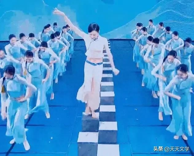 三上春晚的舞者朱洁静个人资料：9岁从三千个孩子中胜出，45分钟练一动作