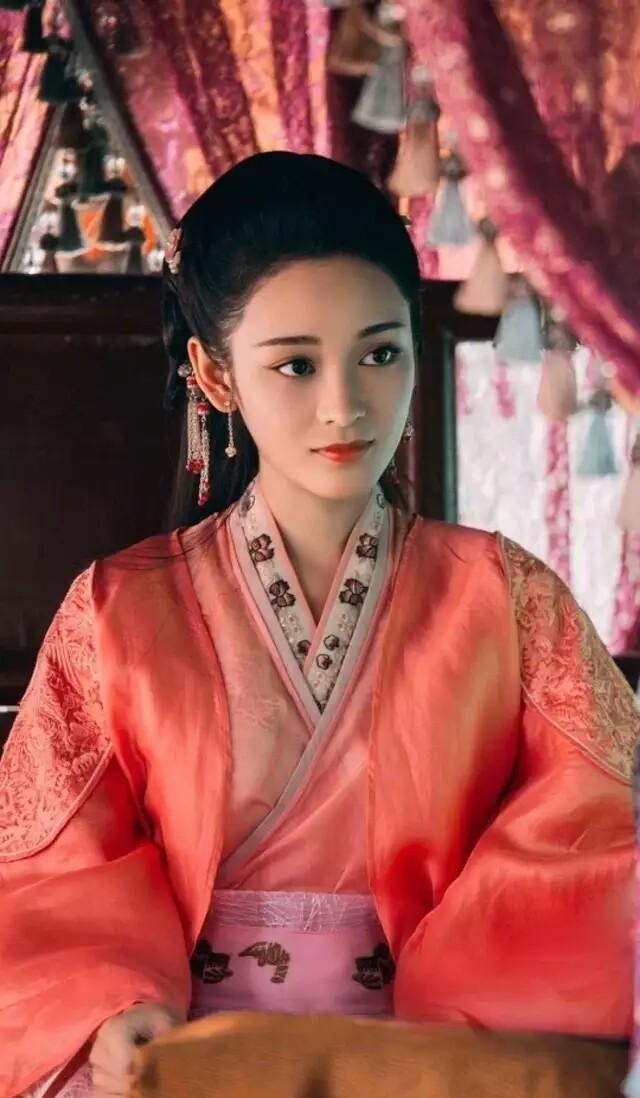 唐嫣旗下有哪些艺人(唐嫣旗下艺人有多少斤) 唐嫣 旗下 第9张