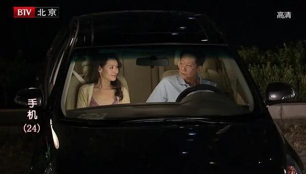 放弃外交官当起演员,巅峰时期嫁给普通人,现在37岁全家幸福美满