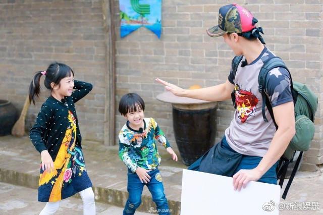 吴尊首次爆老婆私照，亲吻孕肚，画面好温馨，满满的幸福感！