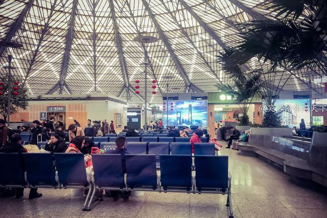 上海火车南站春运怎么样（上海火车南站竟然没有人挤人）(1)