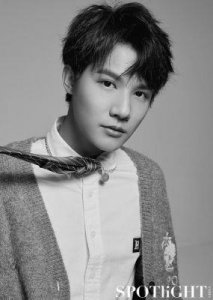 ​郑业成个人简介及家庭生活，包括婚姻状况和家庭成员照片