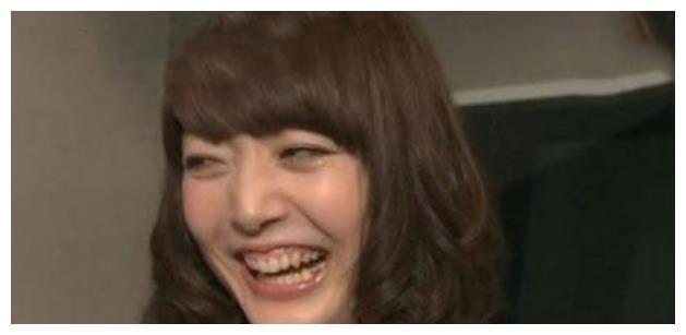 同是鬼畜笑容,韩国金馆长一笑灭天地,还是他反差大