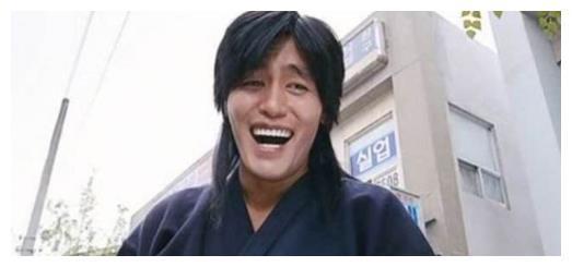 同是鬼畜笑容,韩国金馆长一笑灭天地,还是他反差大