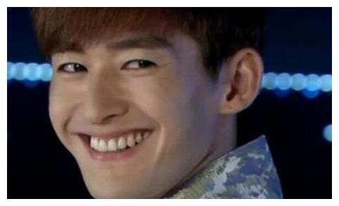 同是鬼畜笑容,韩国金馆长一笑灭天地,还是他反差大