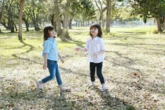 世界上最美的混血双胞胎长大了！