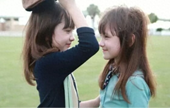 世界上最美的混血双胞胎长大了！