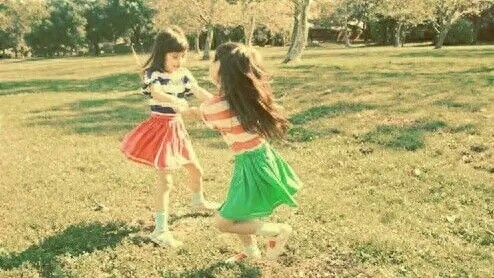 世界上最美的混血双胞胎长大了！