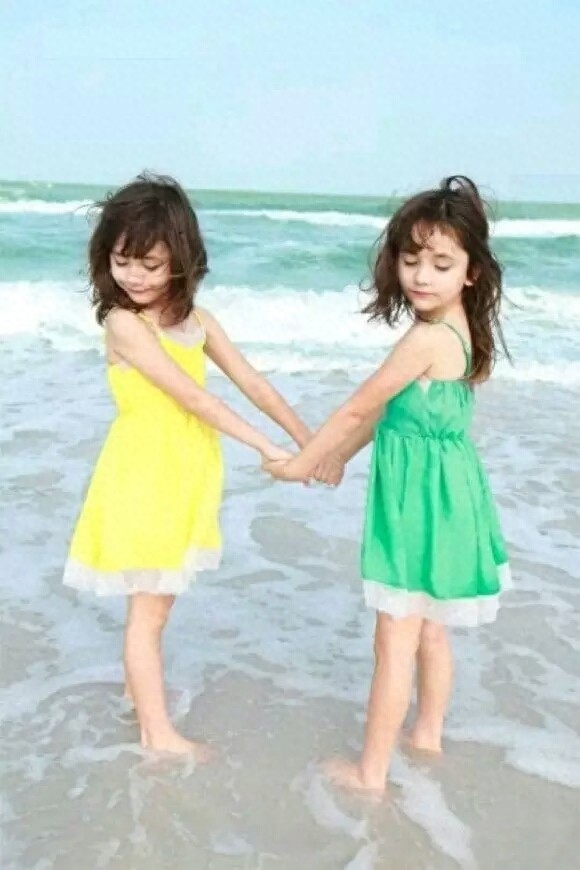 世界上最美的混血双胞胎长大了！