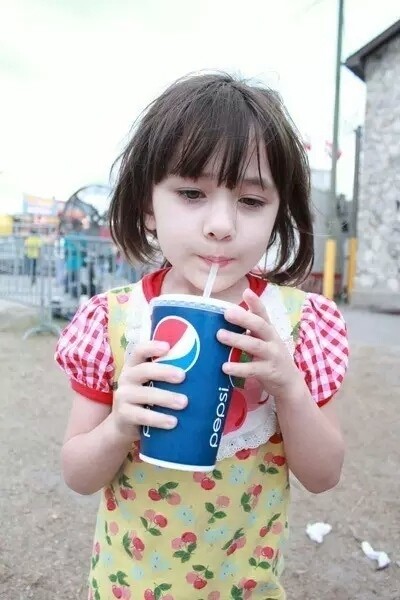 世界上最美的混血双胞胎长大了！