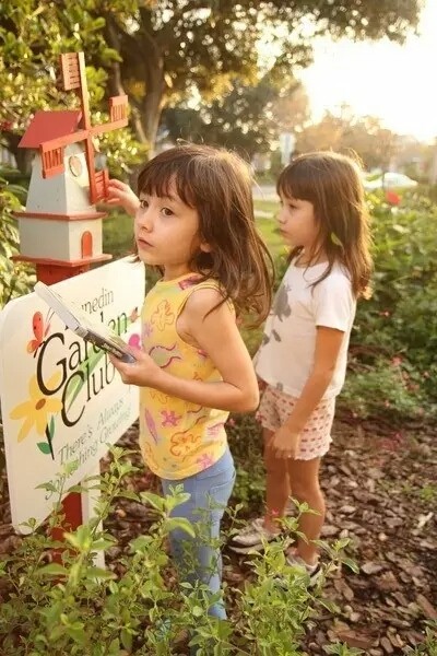 世界上最美的混血双胞胎长大了！