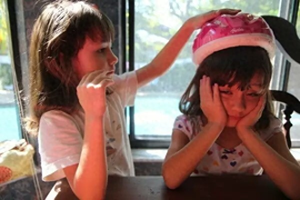 世界上最美的混血双胞胎长大了！