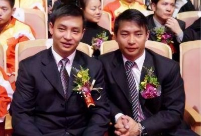 ​世界冠军李大双，与弟弟合伙办体育用品公司，再婚娶大2岁女明星