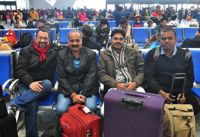 印度小伙乘坐中国高铁被震撼：开了一夜还在中国，简直太大了！