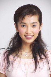 ​李冰冰个人资料，赵丽颖新浪微博(李冰冰生日与赵丽颖同框卖萌)