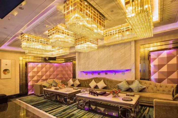 2、浪漫的夜总会