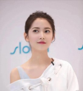 ​陈钰琪长相，别说张无忌了，我也顶不住啊，这腿又长又白又直。