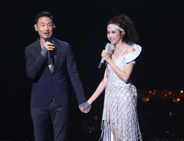 莫文蔚出席品牌活动（莫文蔚公开穿辱华品牌）(23)