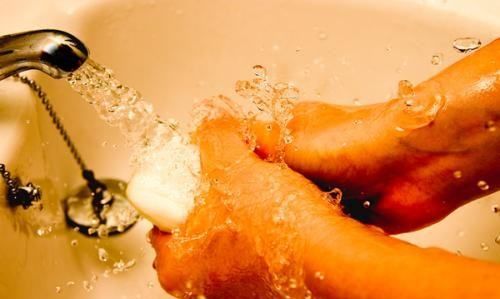 肥皂头怎么融化成一块,洗衣皂用到最后不好用怎么办图1