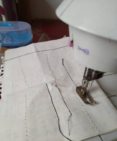 缝纫机一段一段跳线是什么原因