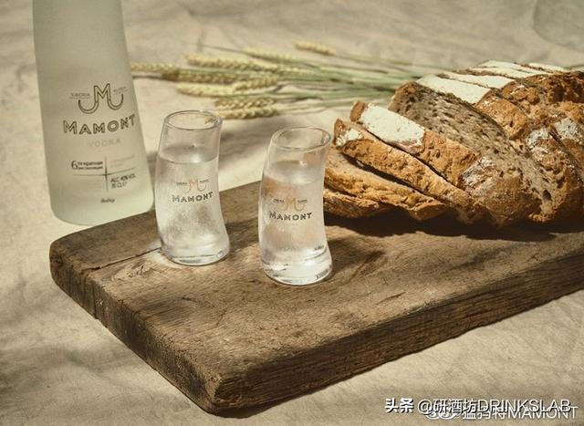 伏特加的正确饮用方法（解锁日常饮用伏特加的正确姿势）(2)