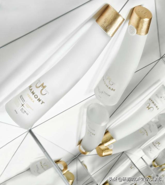 伏特加的正确饮用方法（解锁日常饮用伏特加的正确姿势）(1)