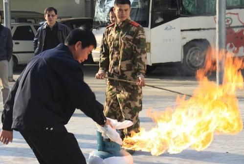 煤气罐着火正确的扑救方法是，液化气罐着火的正确处理方法？图3