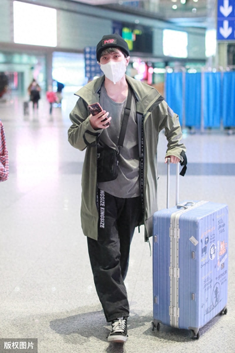 “奶茶”商振博宣布因个人私事退出娱乐圈，曾凭《以团之名》出道