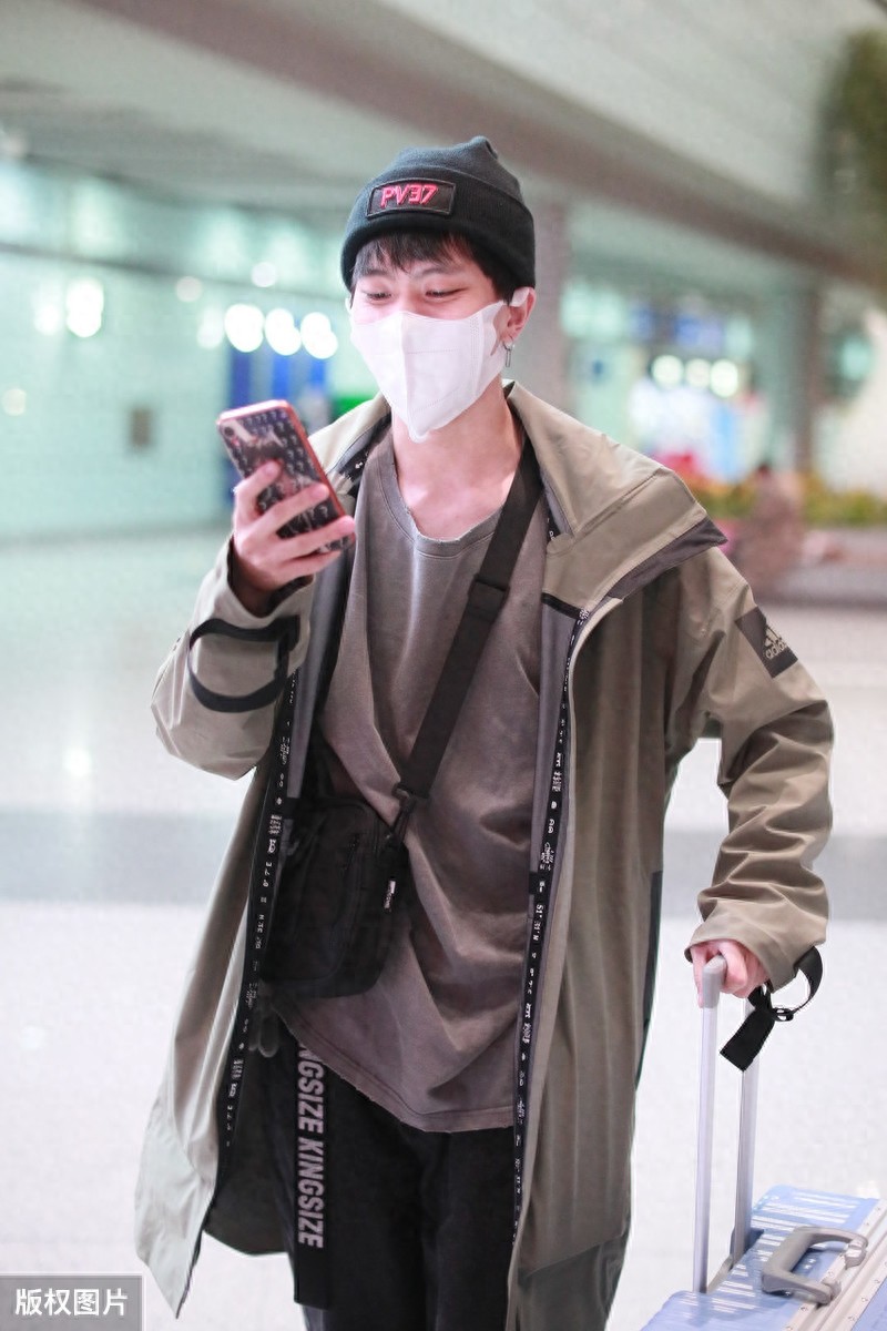 “奶茶”商振博宣布因个人私事退出娱乐圈，曾凭《以团之名》出道