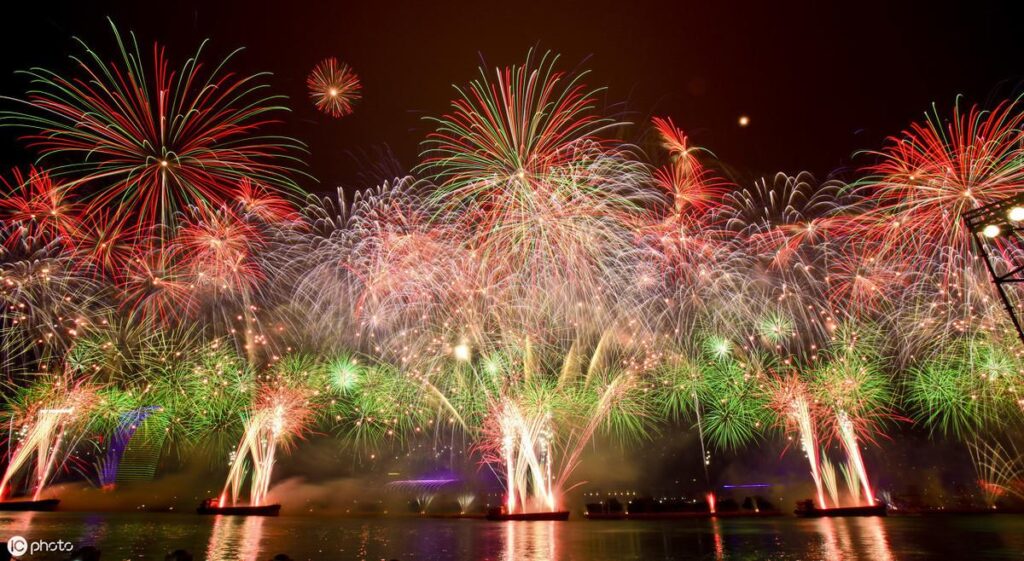 节日的焰火打一个成语_火焰词语解释