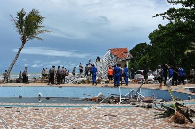 ​印尼大海啸爆发 大海啸突袭印尼已致222死
