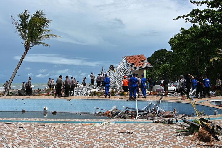 印尼大海啸爆发 大海啸突袭印尼已致222死