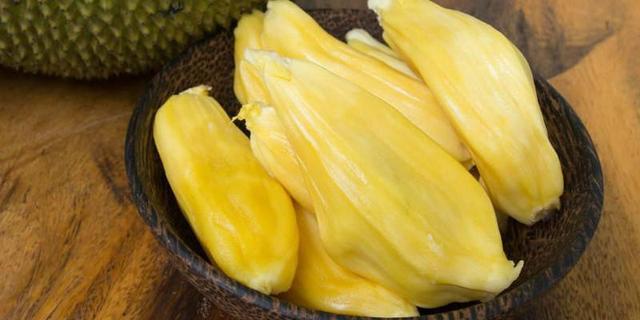 云南西双版纳旅游工艺品(在这个世界最大的手工艺品产地)(4)