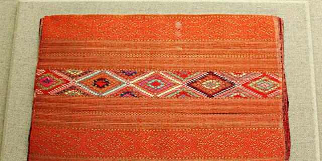 云南西双版纳旅游工艺品(在这个世界最大的手工艺品产地)(3)