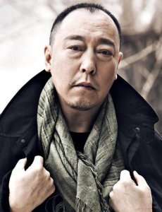 ​长相平平的倪大红，娶了倪萍的亲妹妹倪炜，女方颜值一点不输姐姐