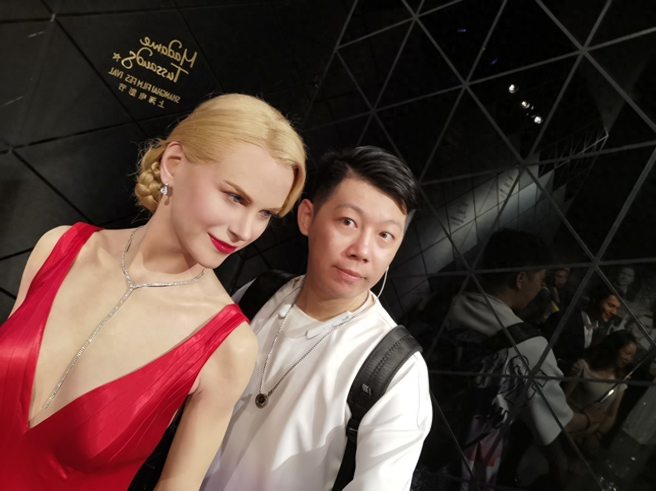 上海杜莎夫人蜡像馆是上海的一个景点，很多明星蜡像已经入驻