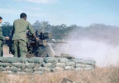 ​越南战争老照片：路边众多战士尸体已腐烂，图二的妇女们让人心疼