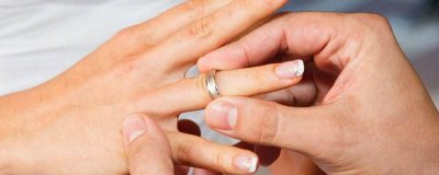 ​戒指感觉稍微有点紧 戒指有些紧