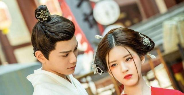 赵露思李一桐同属一家公司，旗下演员全是主角都是第二个李一桐？