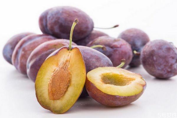 一天吃几个西梅治便秘 西梅怎么吃最通便 一天吃几个西梅治便秘 西梅怎么吃最通便