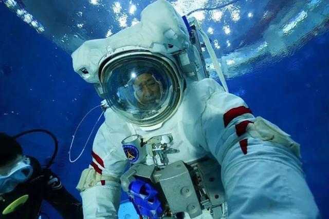 最近最有名的三位航天英雄（放牛娃飞行员航天英雄）(12)